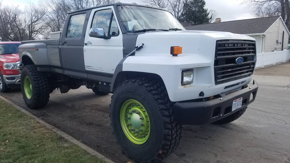 What is the Engine Power of the Ford F700 Truck  