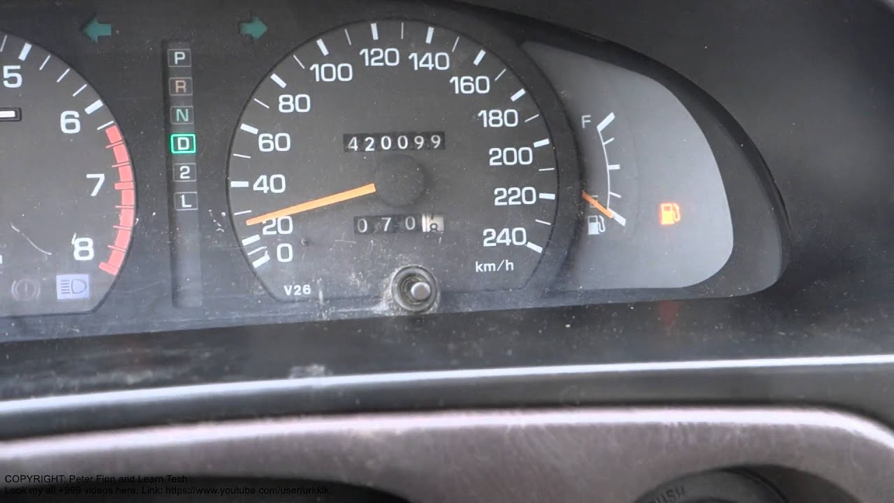 How Many Miles When Gas Light Comes on Toyota Camry